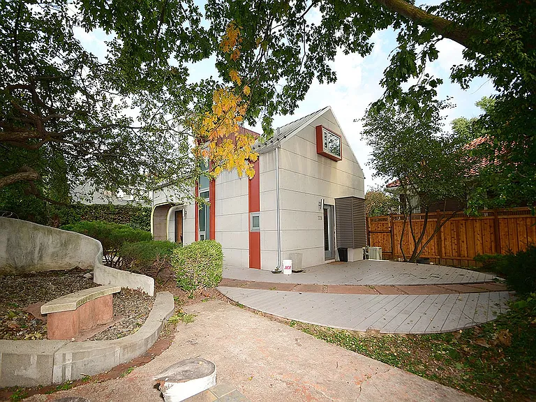 1018 S 36th St — Photo 28