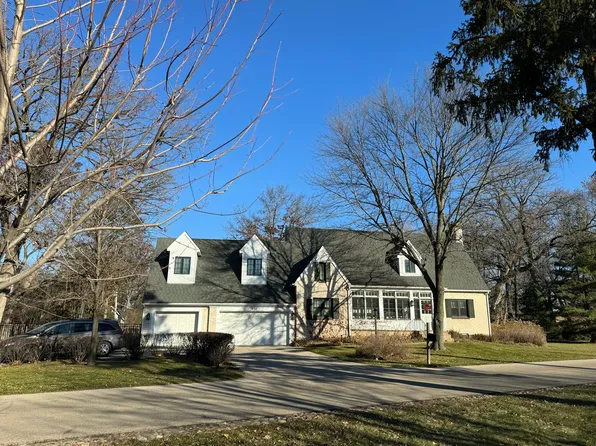 800 Broadway Ave, Crystal Lake, IL 60014