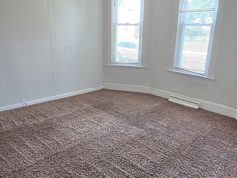 224 Catherine St — Photo 33