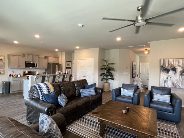 863 E Sparrow Cir, Fayetteville, AR 72701
