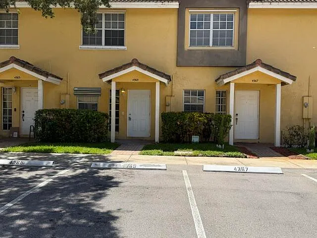 2 bed, 2.5 bath, 1224 sqft, $2,500 — Photo 2