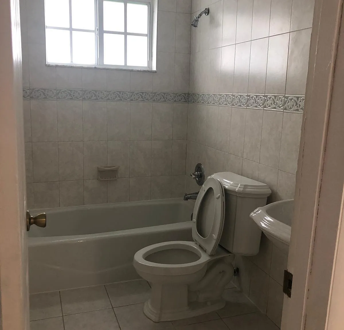 2 bed, 2033 sqft, $3,000 — Photo 4