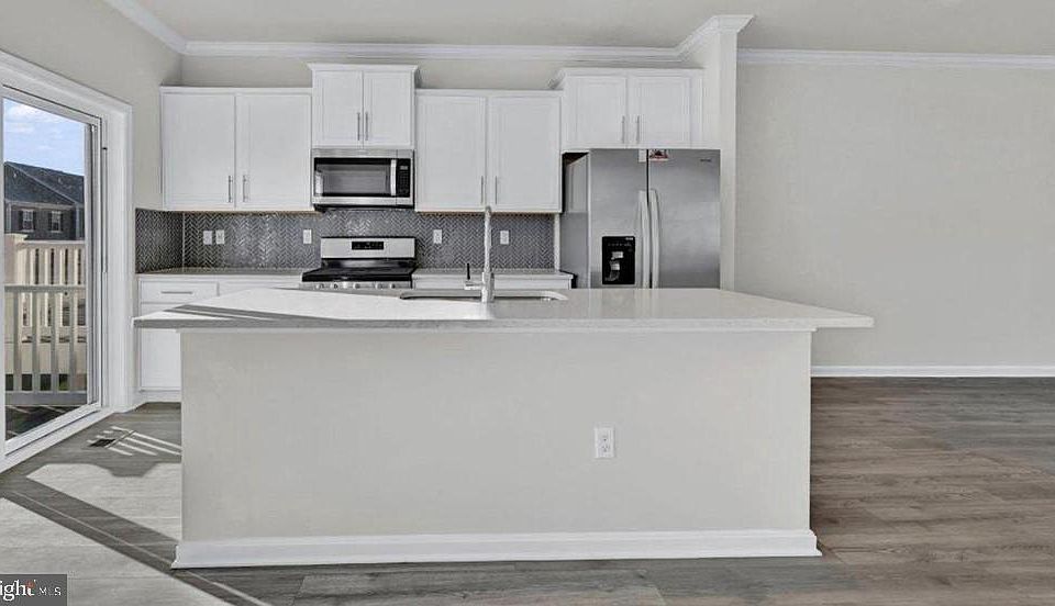 1st image of 5044 Silver Oak Dr