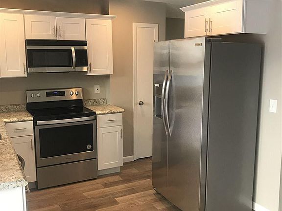 5th image of 8471 Lakeview Dr