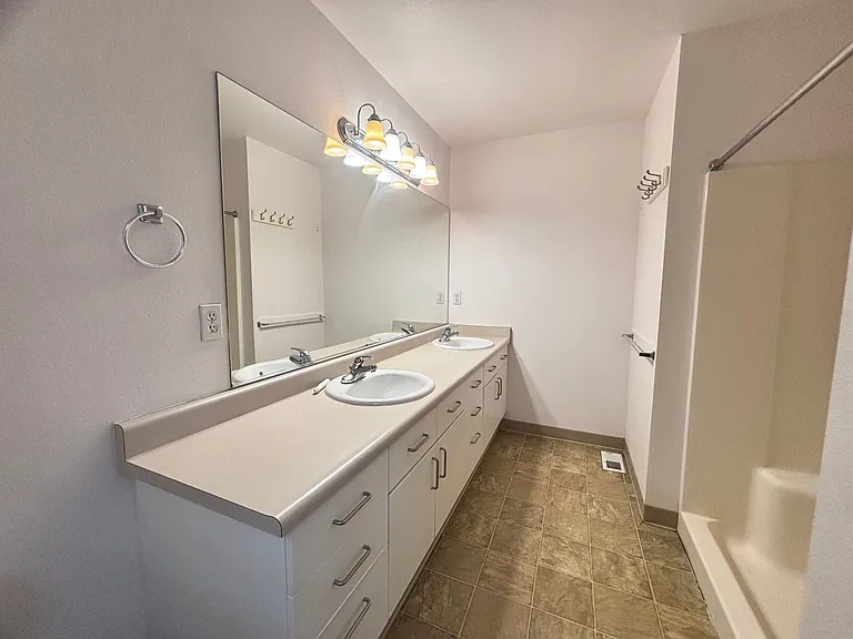 6931 N Borthwick Ave — Photo 14