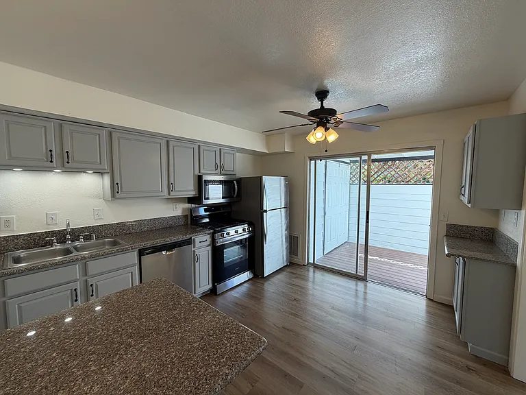 3145 Keats St — Photo 8