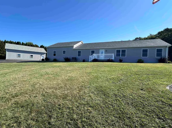 2209 Lafayette Ridge Dr, Lansing, IA 52151