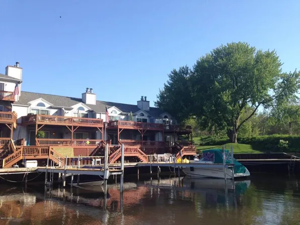 374 Mariners Cv, Douglas, MI 49406