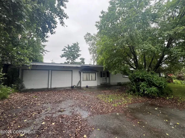 2805 Valleywood Dr, Anchorage, AK 99517