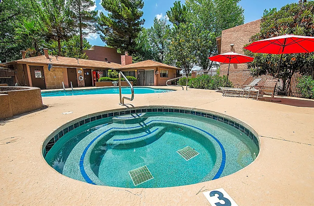 Highland Woods Apartments — Photo 3
