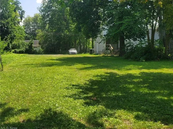 352 8th St, Elyria, OH 44035