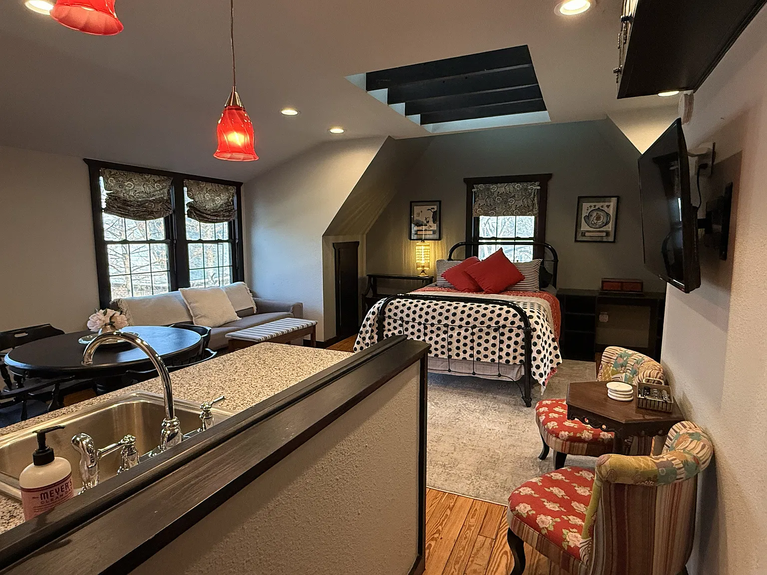Studio, 594 sqft, $1,600 — Photo 4