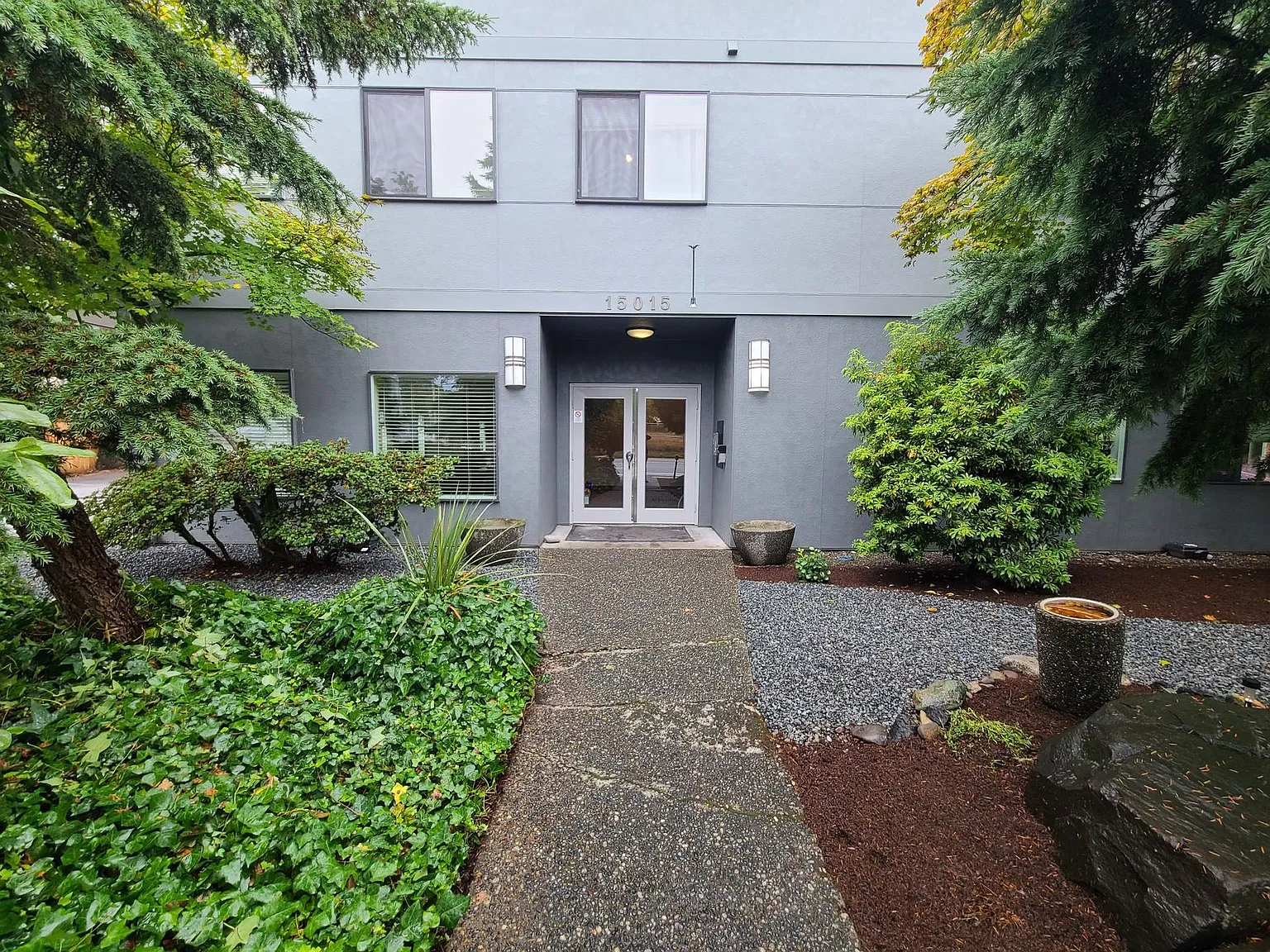 15015 Shoreline Apartments — Photo 4