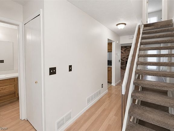 2nd image of 5552 Suncrest Ct