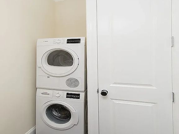 4th image of 1377 Lexington Ave APT 3B
