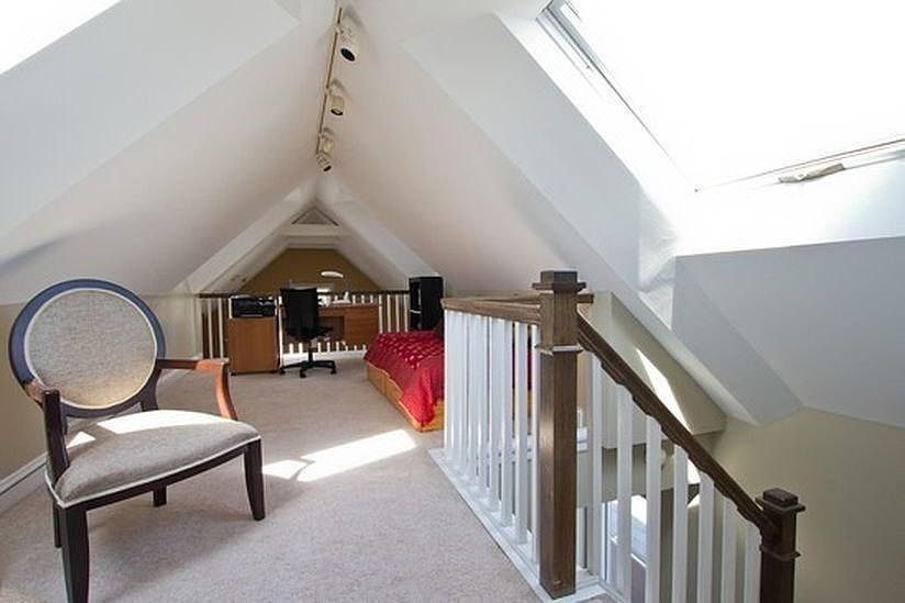 Lofted Room - Great for a guest bedroom or office