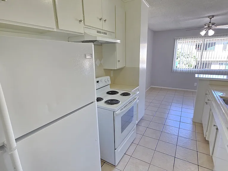 13955 Oxnard St — Photo 20