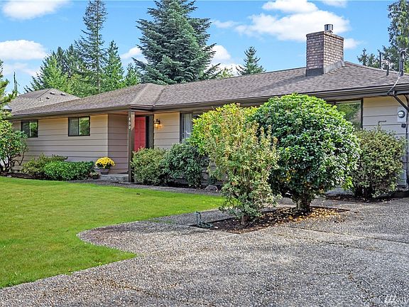 Large driveway with room for an RV.