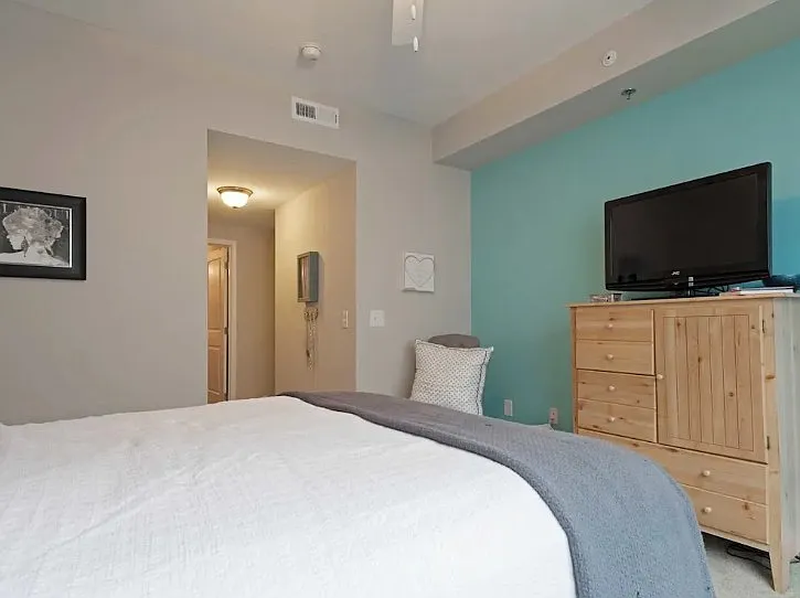 North Point Apartments — Photo 10