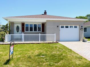 6 Taj Mahal Ct, Toms River, NJ 08757