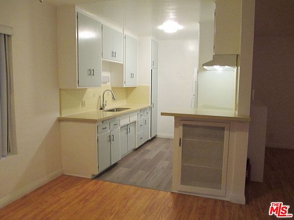3rd image of 809 Edgewood St #111