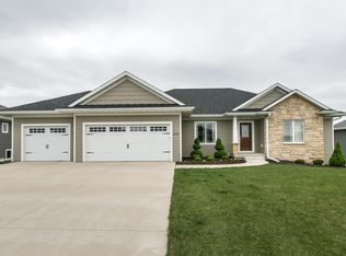 2049 Creek Wood Dr, Dubuque, IA 52003