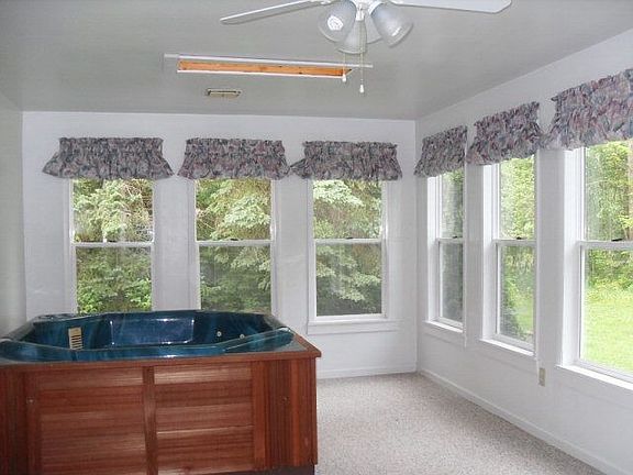 3rd image of 14060 Oakview Dr