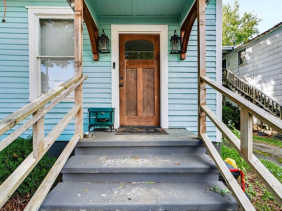 4th image of 102 N Walnut St