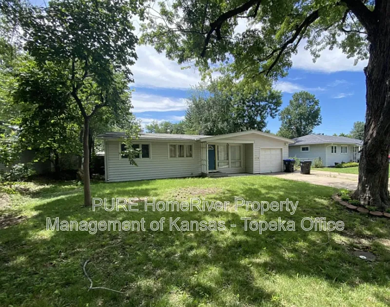 3 bed, 1.0 bath, 1140 sqft, $1,575 — Photo 1
