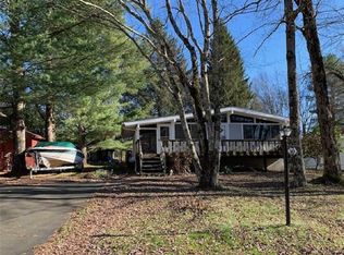 10 Donenfeld Dr, Kauneonga Lake, NY 12749