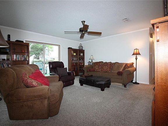 4th image of 113 Vanderbilt Ln
