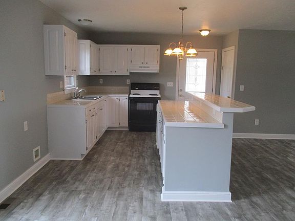4th image of 403 E Ferrell St
