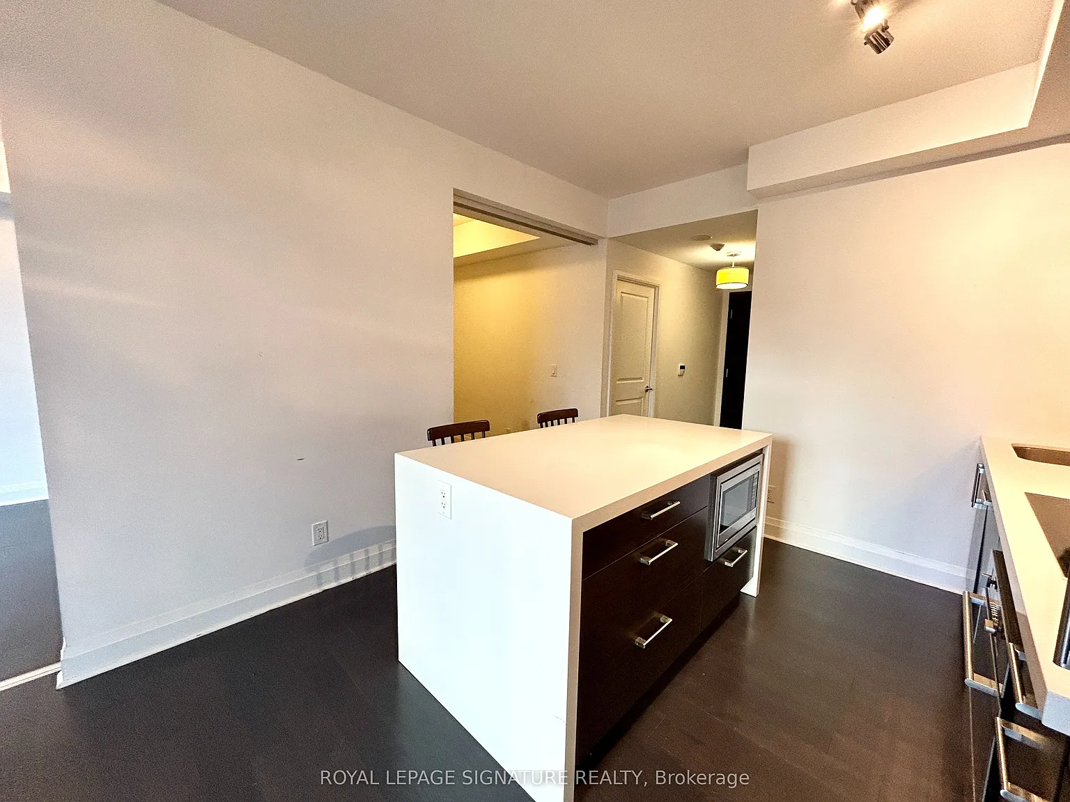 U Condos — Photo 4