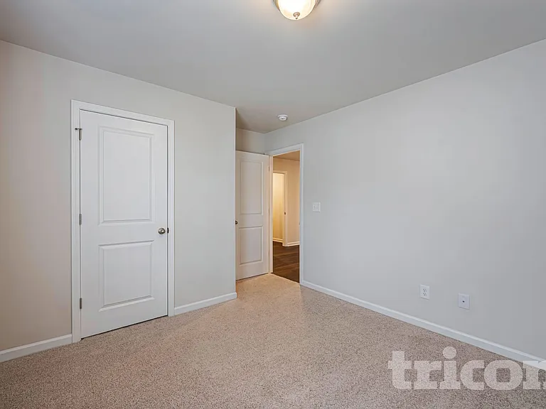 431 Curlin Ct — Photo 14