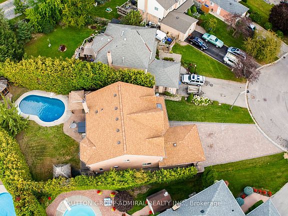 3rd image of 26 Albery Cres