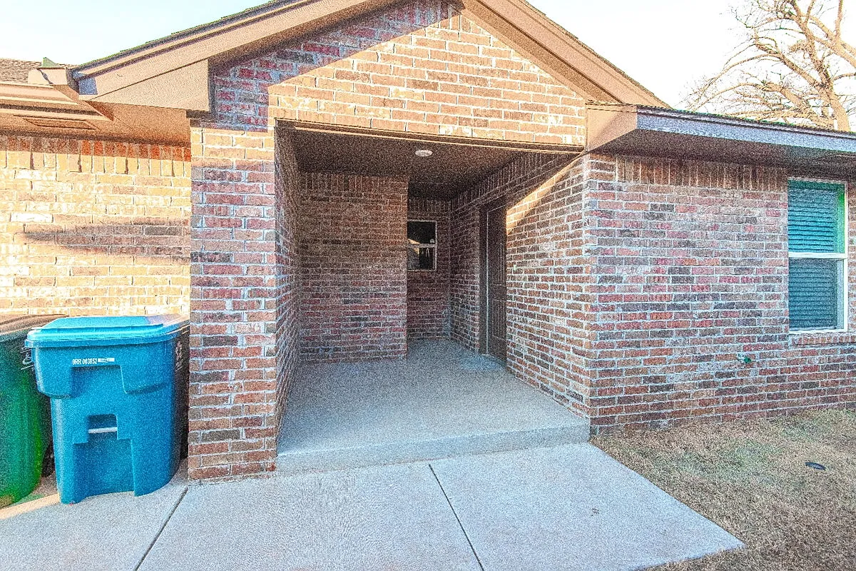 3 bed, 2.0 bath, 1216 sqft, $1,495 — Photo 3