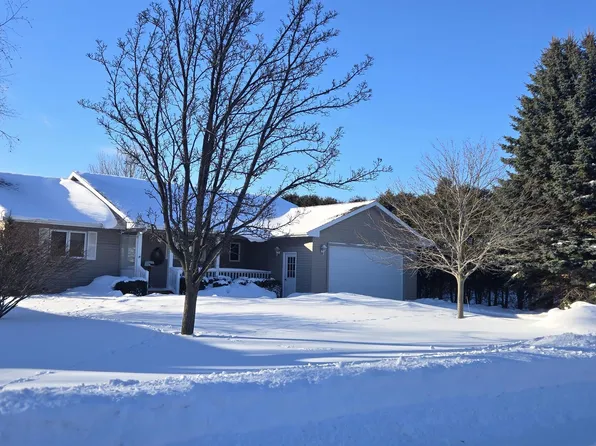 1105 Charlo St, Charlevoix, MI 49720