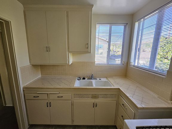 5th image of 329 Cornell Dr