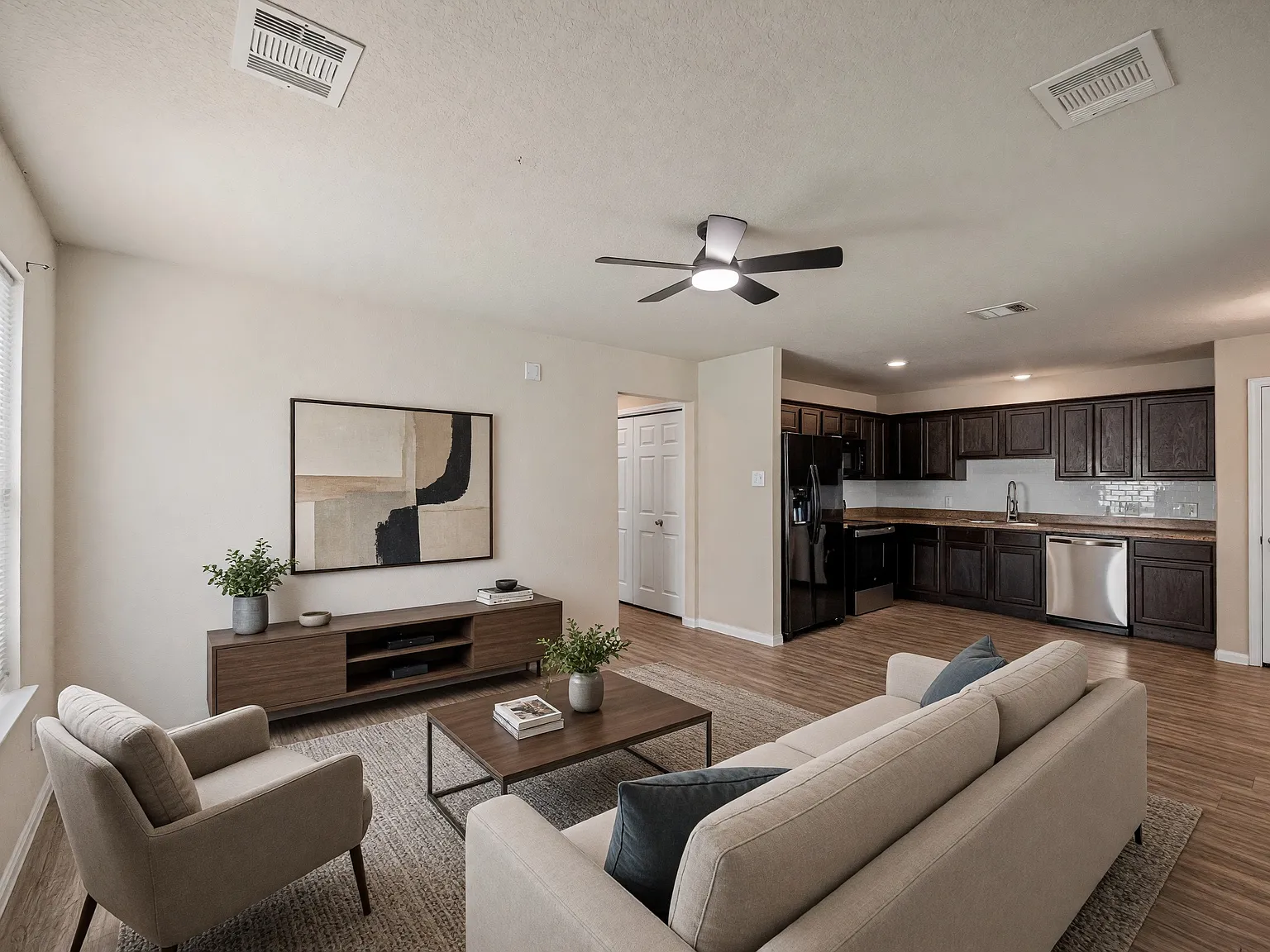 3 bed, 1064 sqft, $1,395 — Photo 4