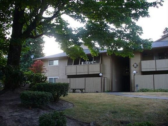 4th image of 16810 SW Gleneagle Dr APT 31E