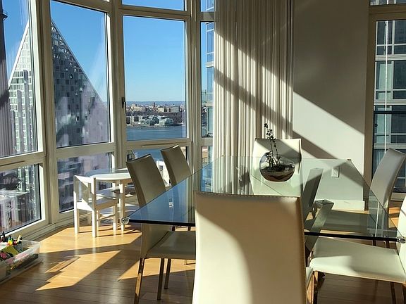 4th image of 555 W 59th St APT 28B