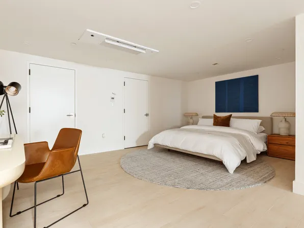 668 Baltic Street image 19 of 21