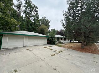 28 S Riverview St, Eagle, ID 83616