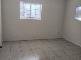 437 W 17th St