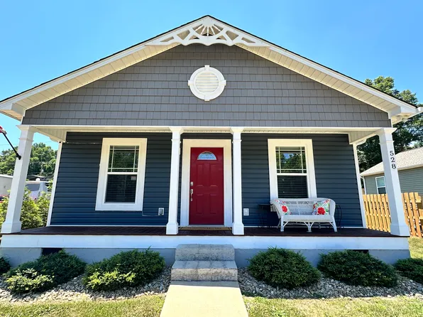 528 S Shamrock Ave, Landrum, SC 29356