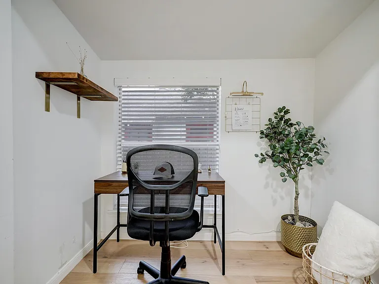 4801 Avenue H — Photo 13