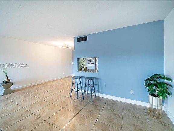 3rd image of 1855 NE 121st St APT 32