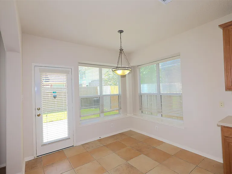 4810 Zachary Ln — Photo 10