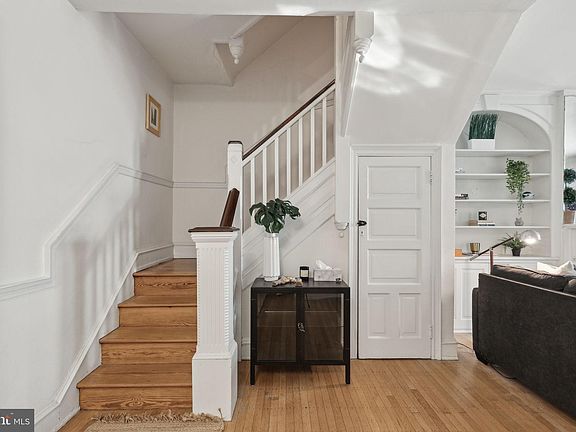 2nd image of 7427 Boyer St