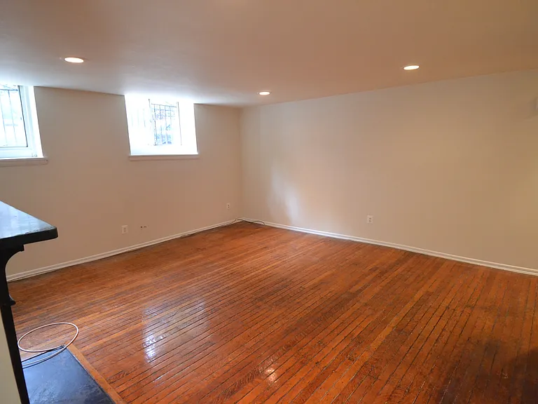 1012 Clinton St #1F — Photo 32